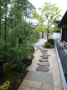 保養地の庭園 施工後